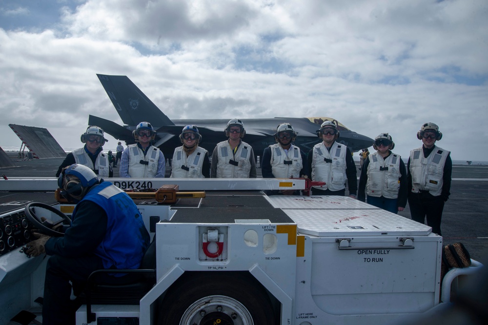 Distinguished Vistors Observe Flight Operations