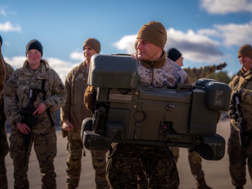 U.S. and Latvian air defenders cross-train on systems during Saber Strike