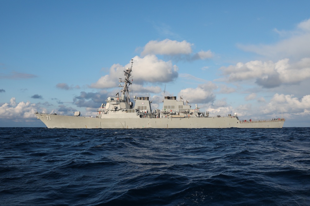 USS Ross commanding officer visits FS Forbin