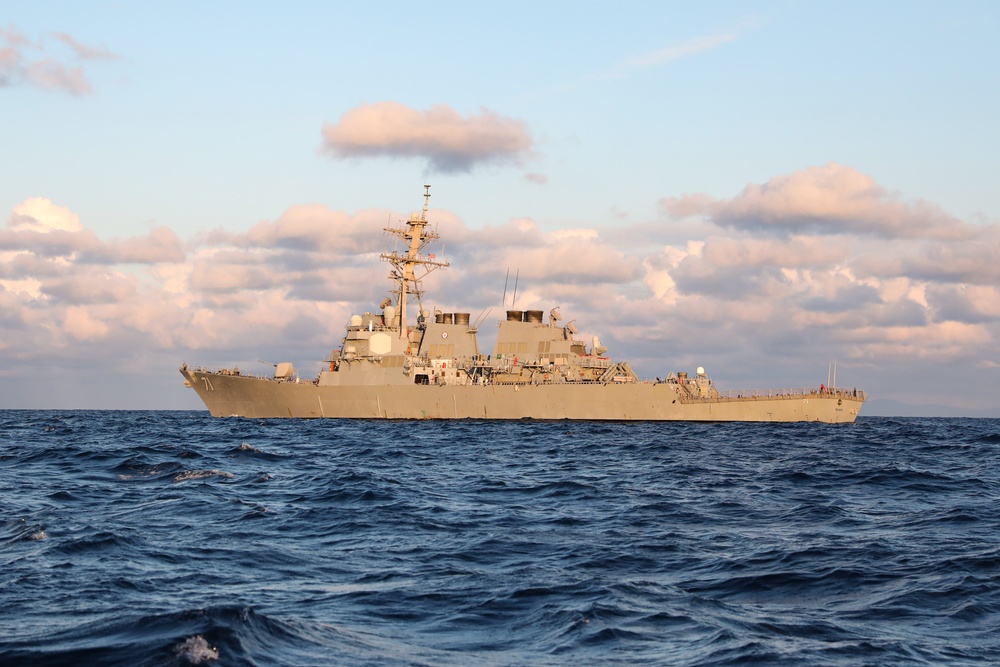 USS Ross commanding officer visits FS Forbin