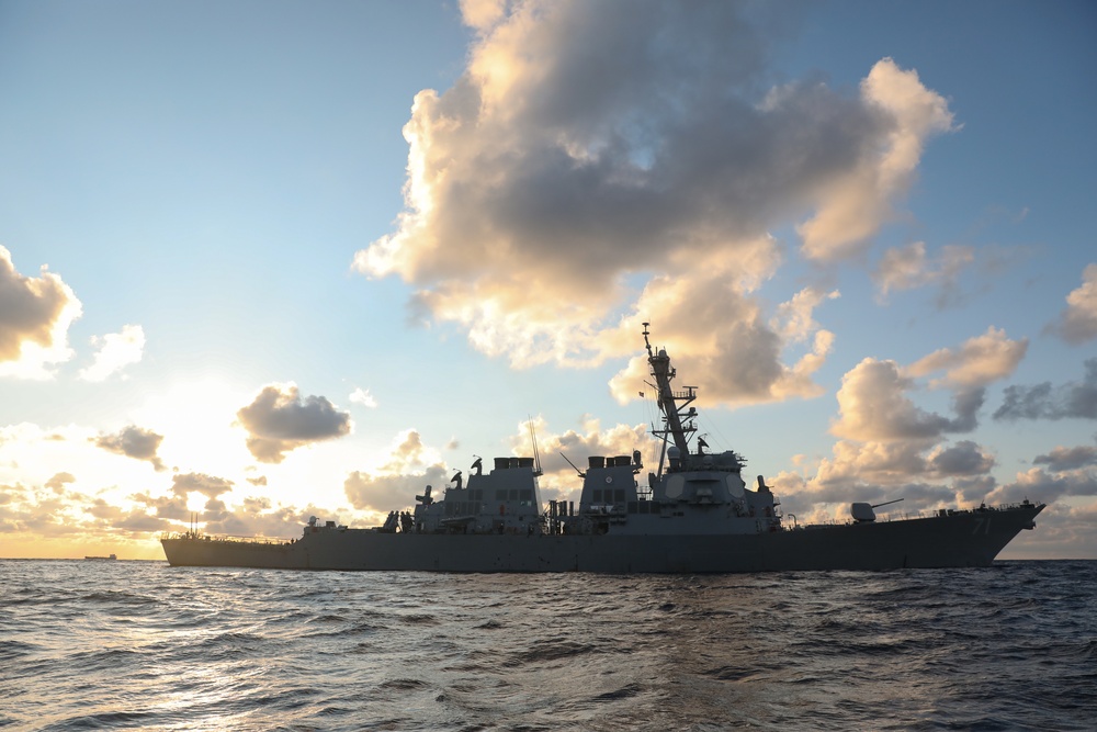 USS Ross commanding officer visits FS Forbin