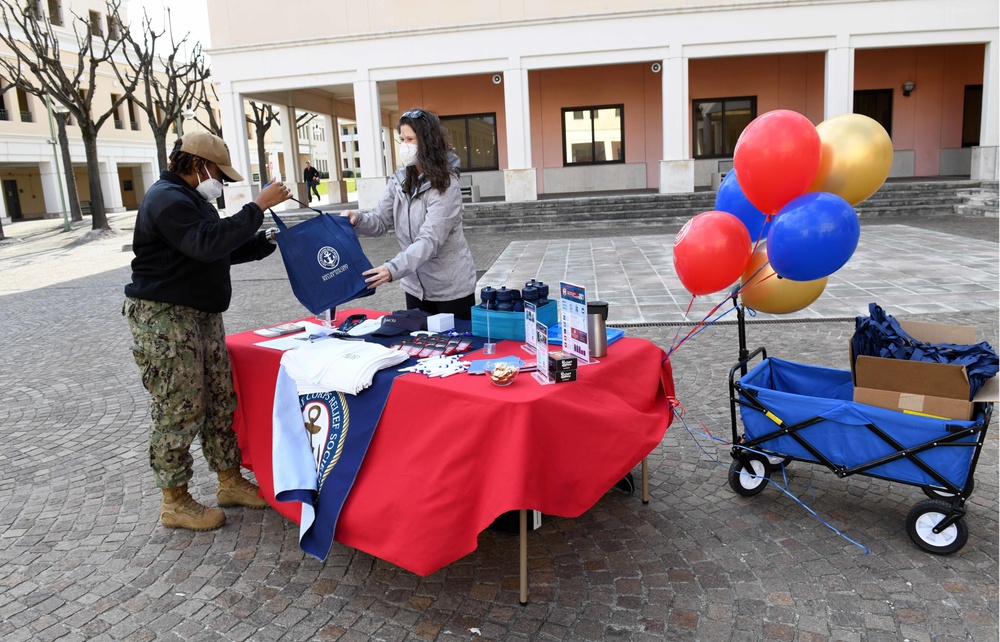 NSA NAPLES KICKS OFF NMCRS ACTIVE DUTY FUND DRIVE