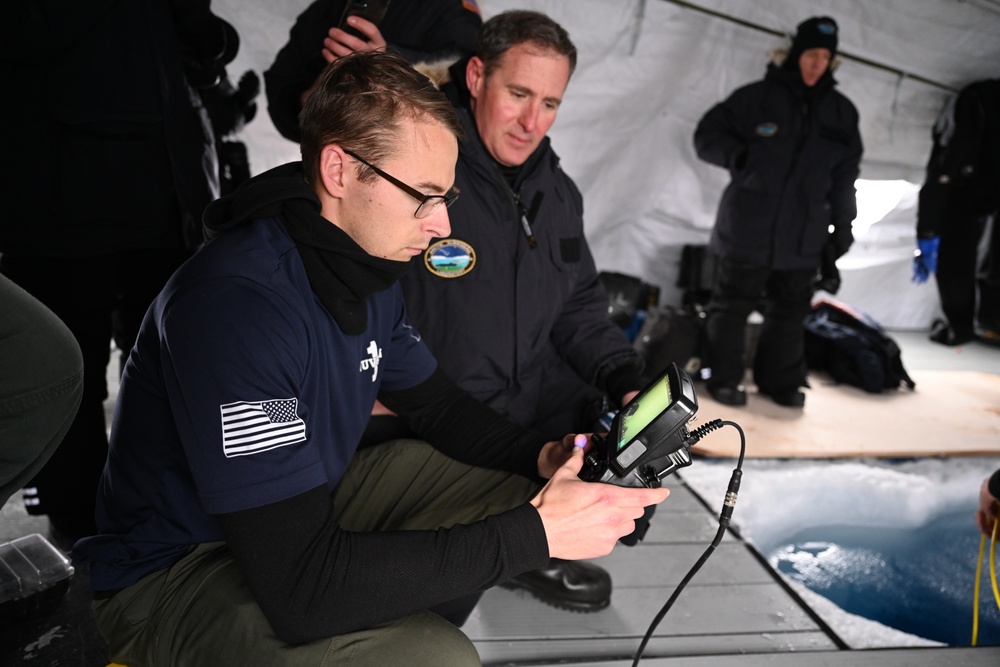 Lt. Gen. Krumm observes UUV testing at ICEX 2022