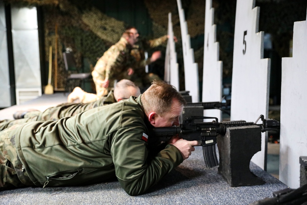 Polish Territorial Defense Forces Soldiers tour Marseilles Training Center (MTC)