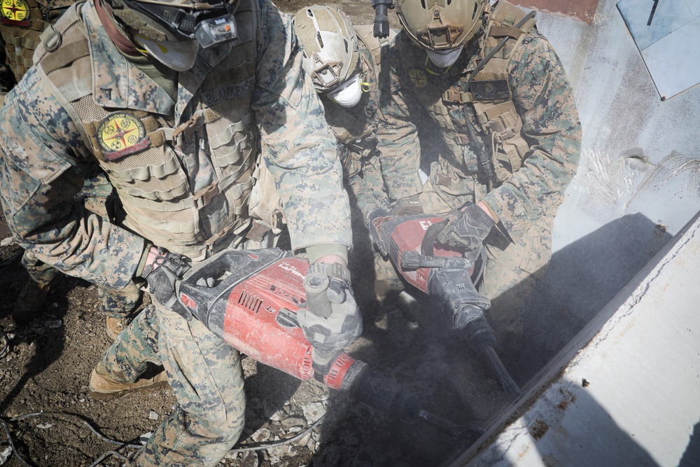 CBIRF trains with the 911th Technical Rescue Engineer Company at Ft. Belvoir