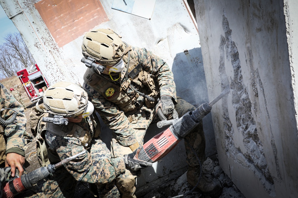 CBIRF trains with the 911th Technical Rescue Engineer Company at Ft. Belvoir