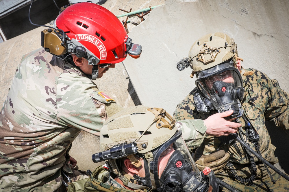 CBIRF trains with the 911th Technical Rescue Engineer Company at Ft. Belvoir