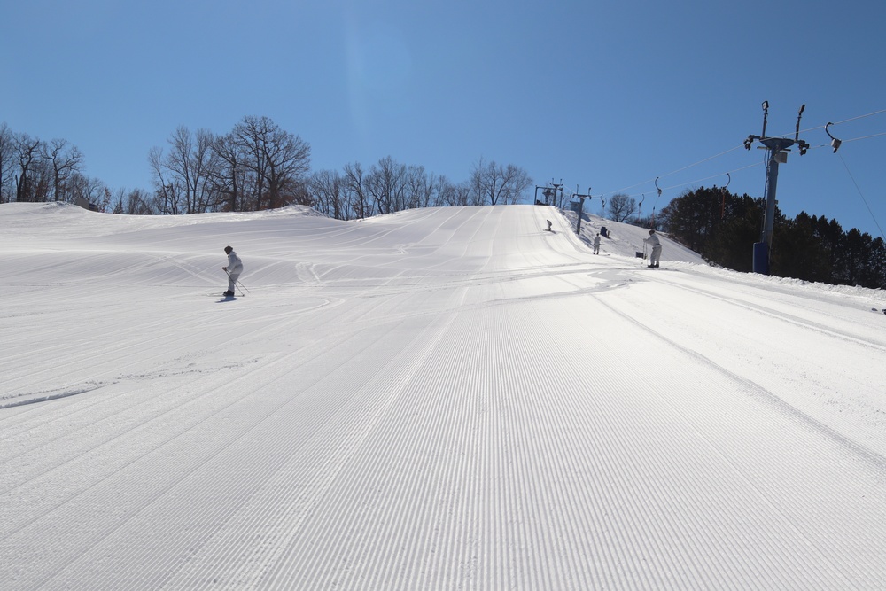 CWOC class 22-05 students complete skiing familiarization during training at Fort McCoy