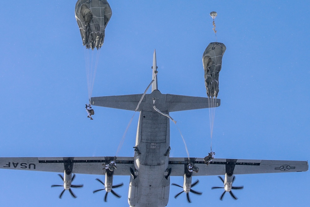 Spartans Conduct Airborne Operation into JPMRC 22-02