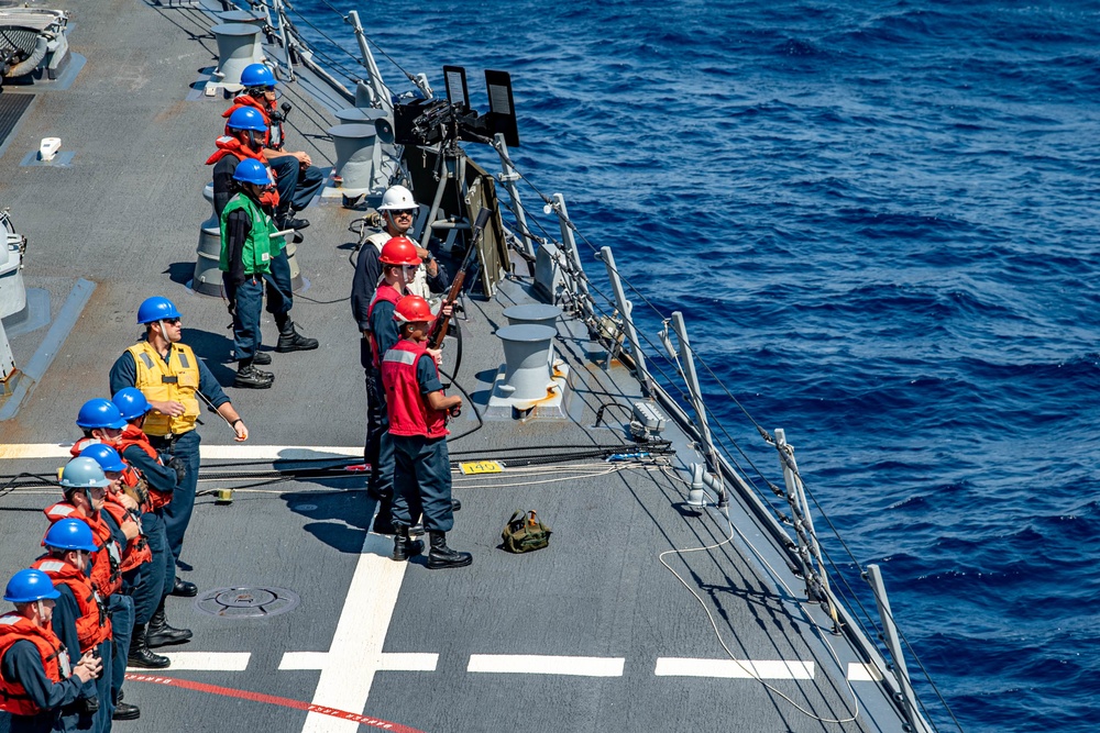 Spruance conducts RAS with USNS Alan Shepard