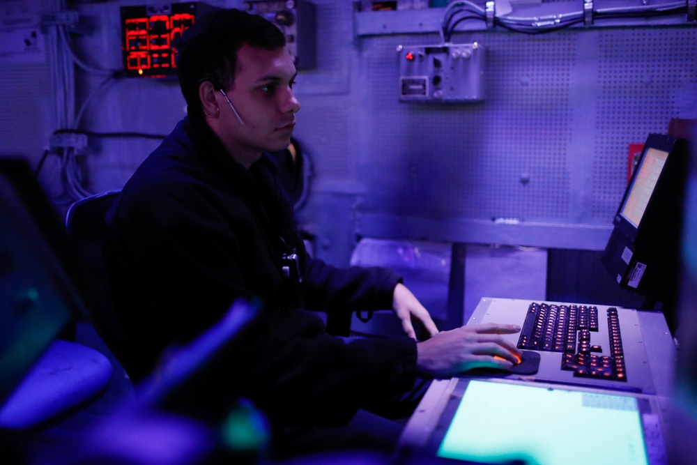 Abraham Lincoln Sailors oversee air traffic