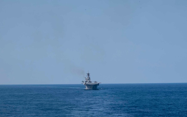 USS Ashland (LSD 48) conducts VBSS exercise with USS America.