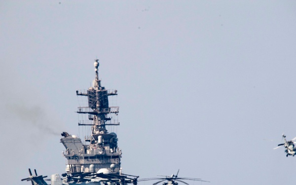 USS Ashland (LSD 48) conducts VBSS exercise with USS America.