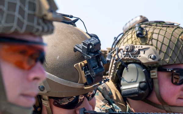 USS Ashland (LSD 48) conducts VBSS exercise with USS America.