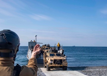 USS Ashland conducts LCU operations during Maritime Defense Exercise