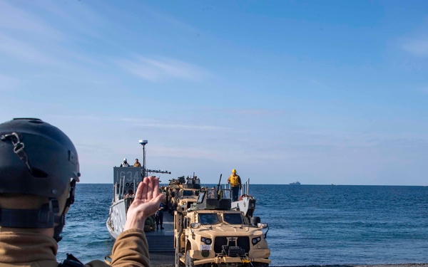 USS Ashland conducts LCU operations during Maritime Defense Exercise