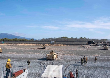 USS Ashland conducts LCU operations during Maritime Defense Exercise