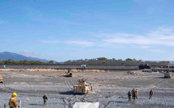 USS Ashland conducts LCU operations during Maritime Defense Exercise