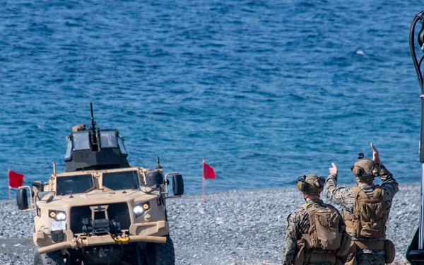 USS Ashland conducts LCU operations during Maritime Defense Exercise