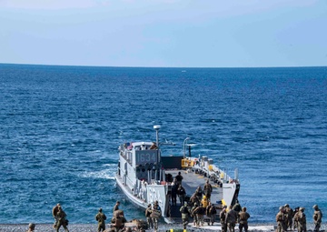 USS Ashland conducts LCU operations during Maritime Defense Exercise