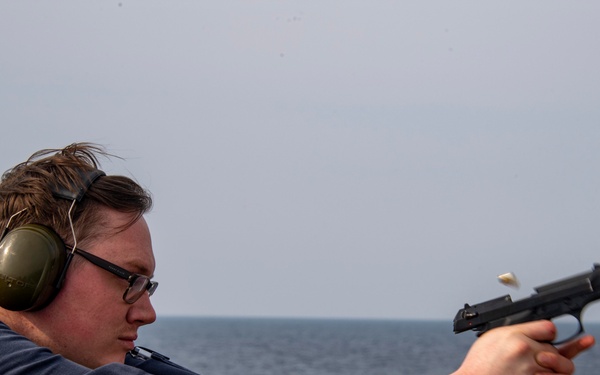 USS Ashland conducts small arms qualification