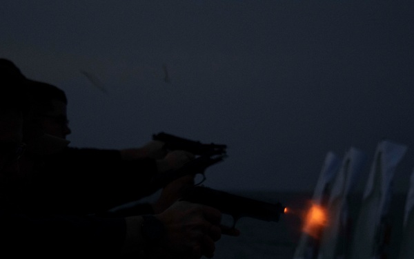 USS Ashland conducts small arms qualification