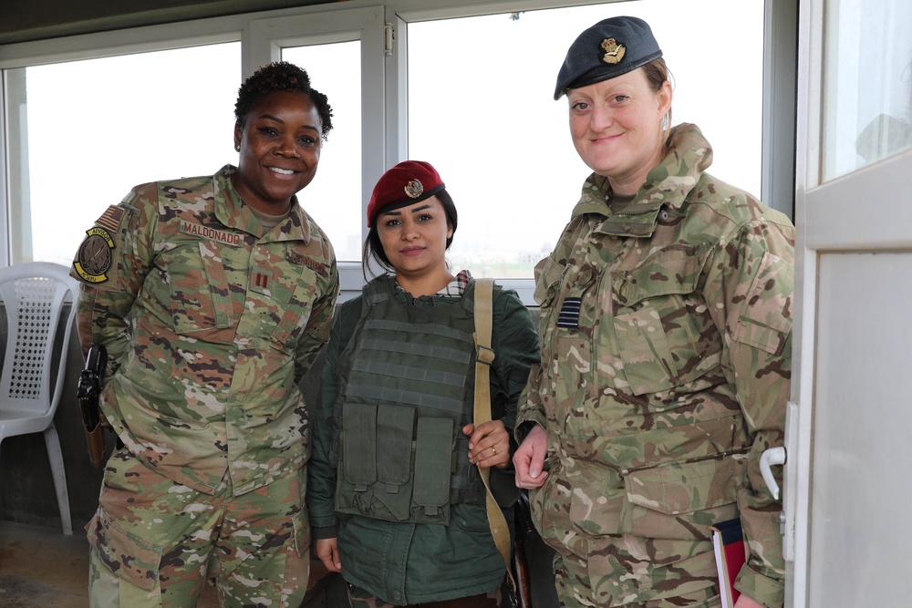 Coalition forces visit Zerevani female Peshmerga security guards