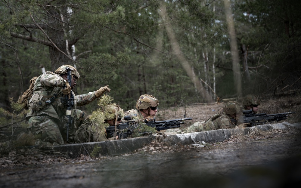 U.S. paratroopers execute multinational training during Saber Strike 22