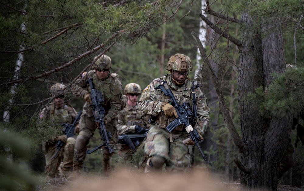 U.S. paratroopers execute multinational training during Saber Strike 22