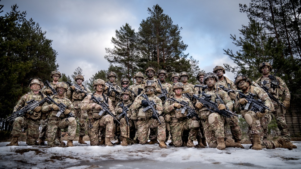 U.S. paratroopers execute multinational training during Saber Strike 22