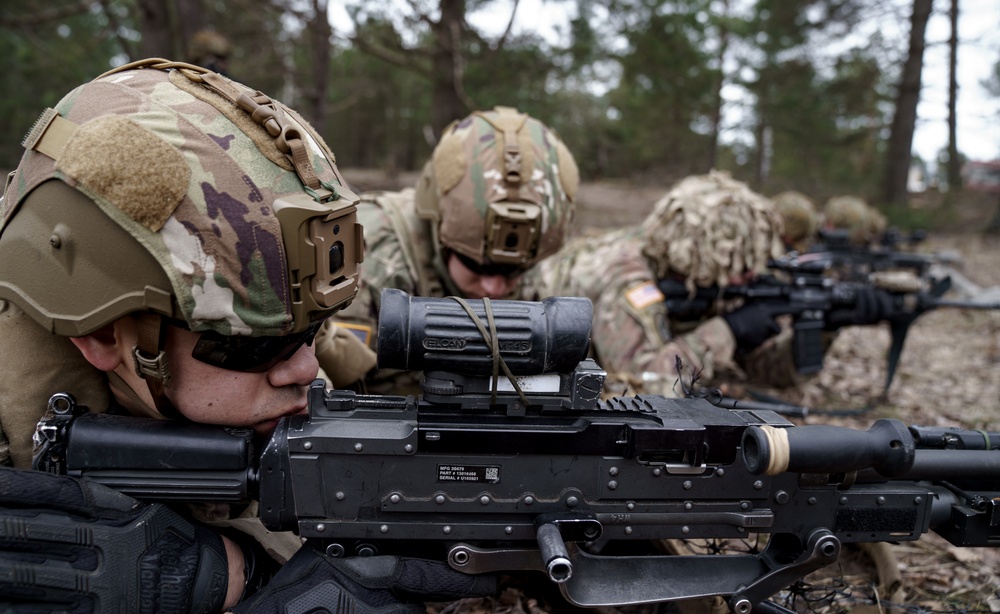 U.S. paratroopers execute multinational training during Saber Strike 22