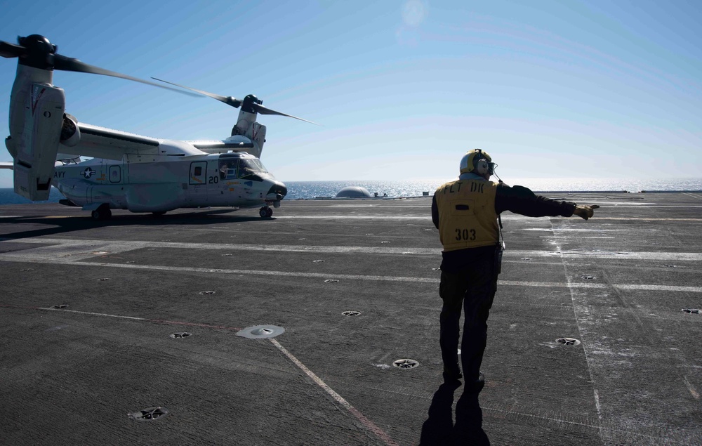 CVM-22B Osprey Lands On The Flight Deck of USS Nimitz