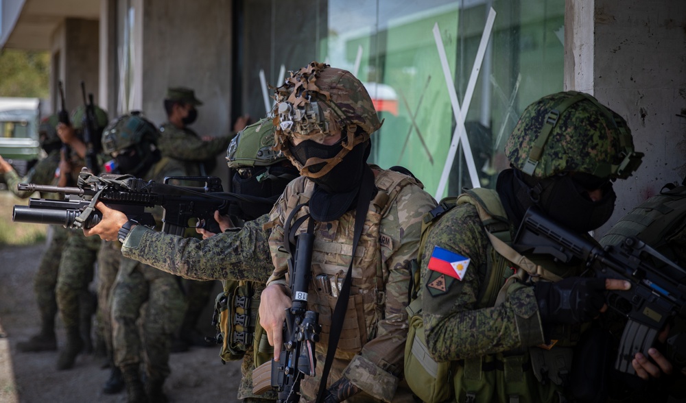 U.S. Army Soldiers execute room clearing drills during Salaknib 2022