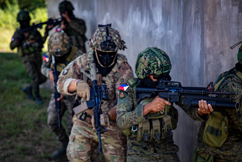 U.S. Army Soldiers execute room clearing drills during Salaknib 2022