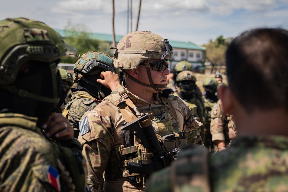 U.S. Army Soldiers execute room clearing drills during Salaknib 2022