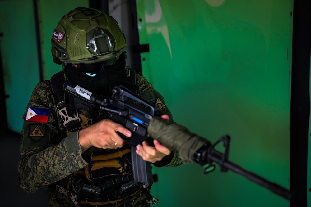 U.S. Army Soldiers execute room clearing drills during Salaknib 2022