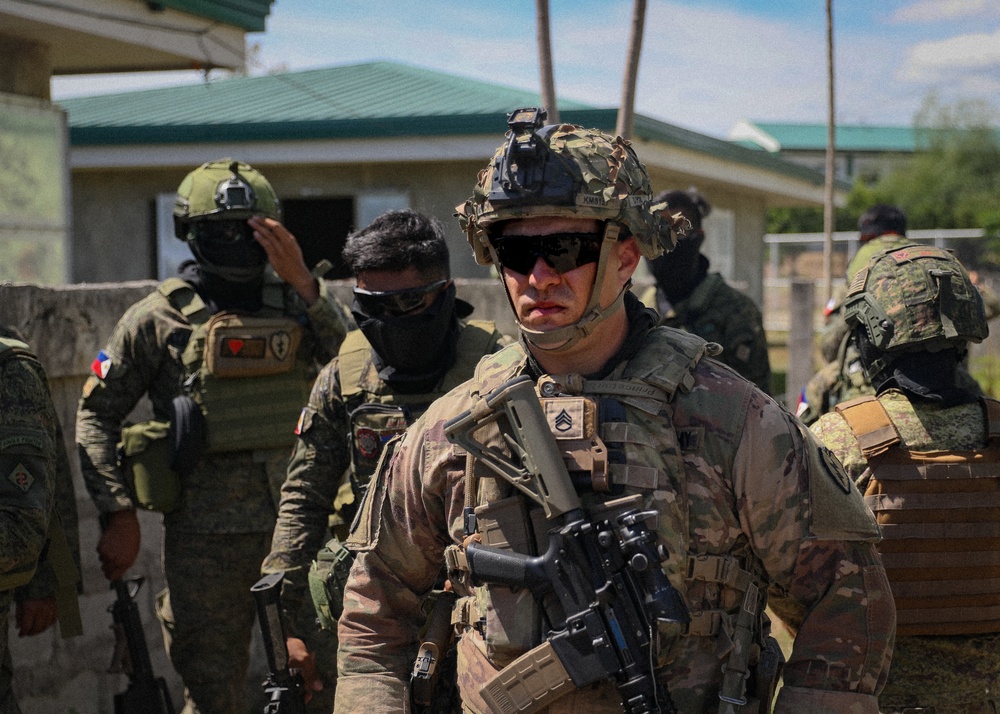 U.S. Army Soldiers execute room clearing drills during Salaknib 2022