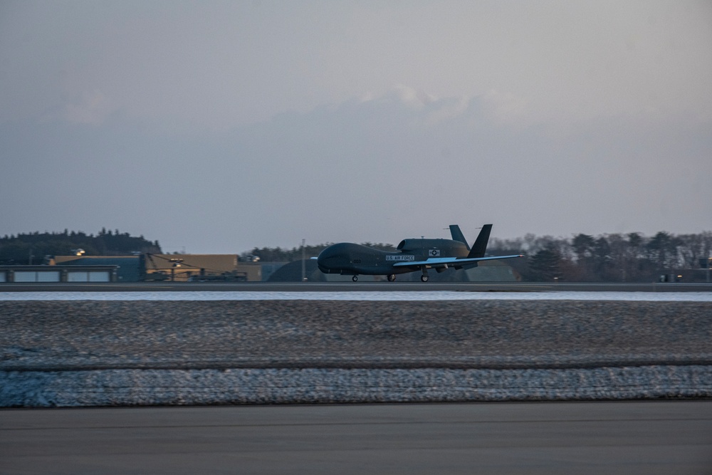 First RQ-4B Global Hawk arrives to Japan