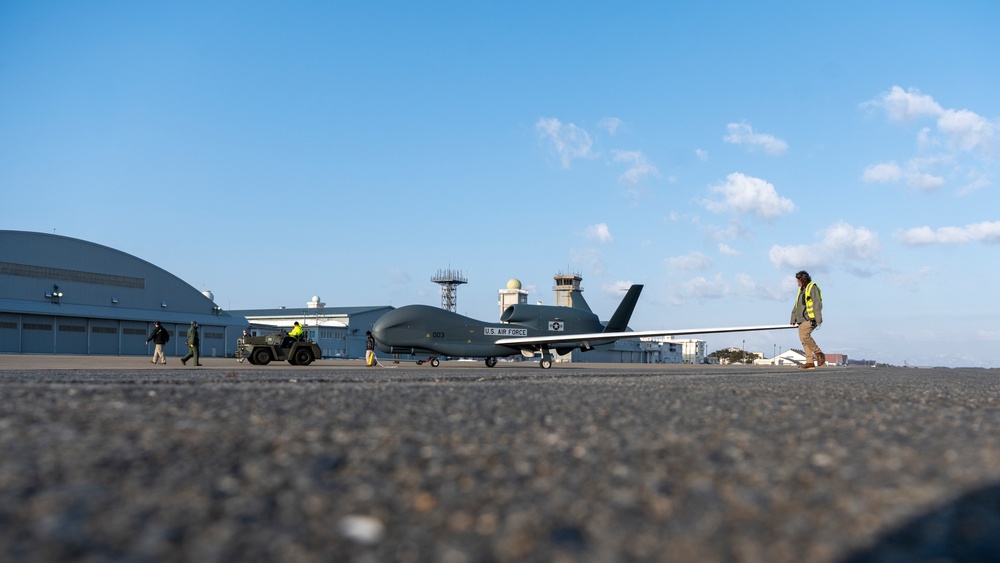 First RQ-4B Global Hawk arrives to Japan