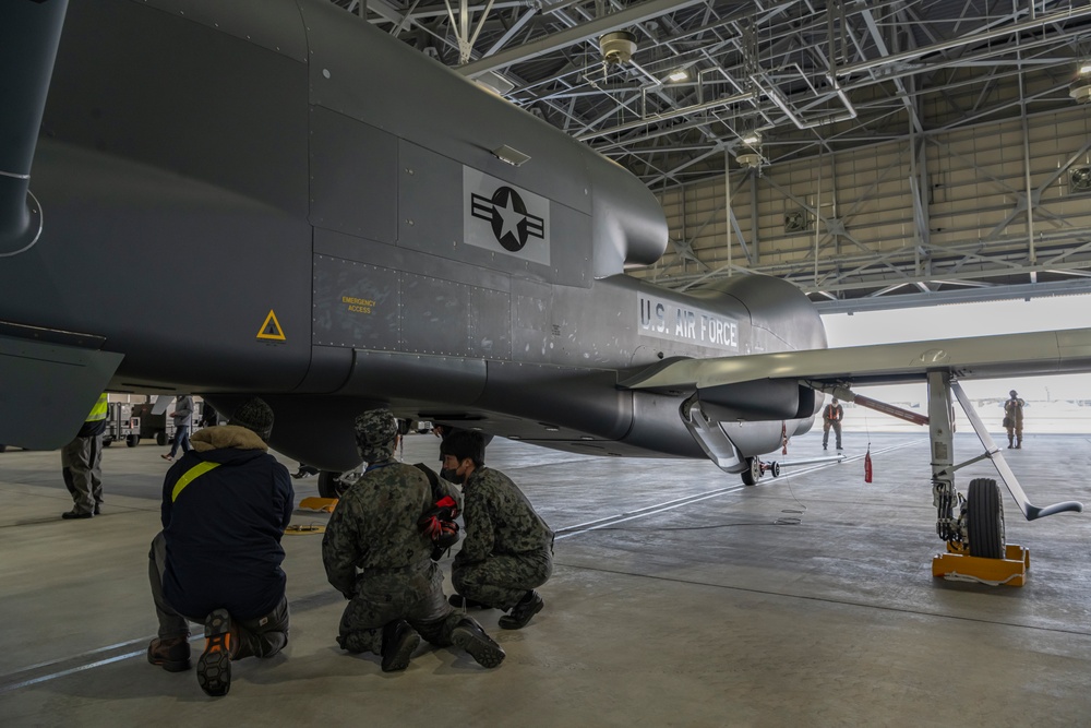 First RQ-4B Global Hawk arrives to Japan