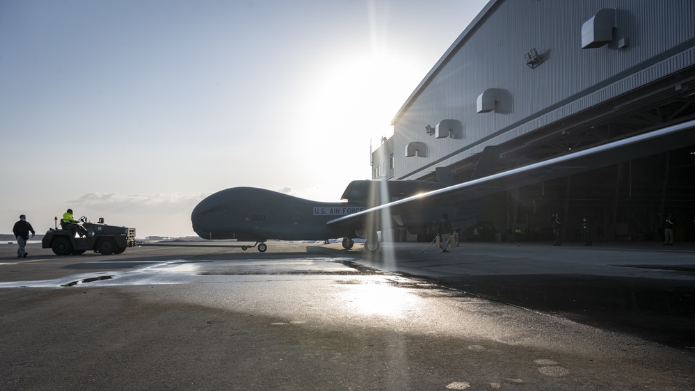 First RQ-4B Global Hawk arrives to Japan