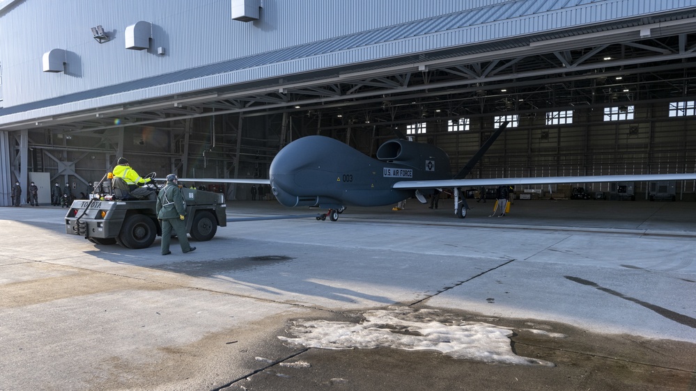 First RQ-4B Global Hawk arrives to Japan