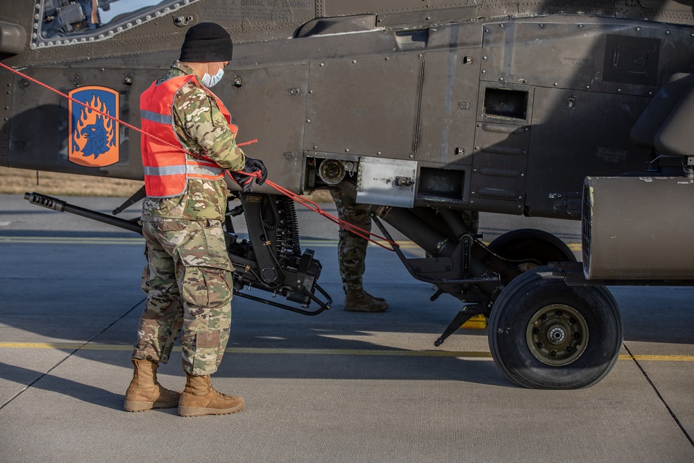 Securing the blades of an AH-64D Apache Longbow
