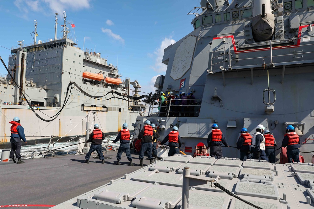 USS Ross replenishes at sea with USNS Robert E. Peary