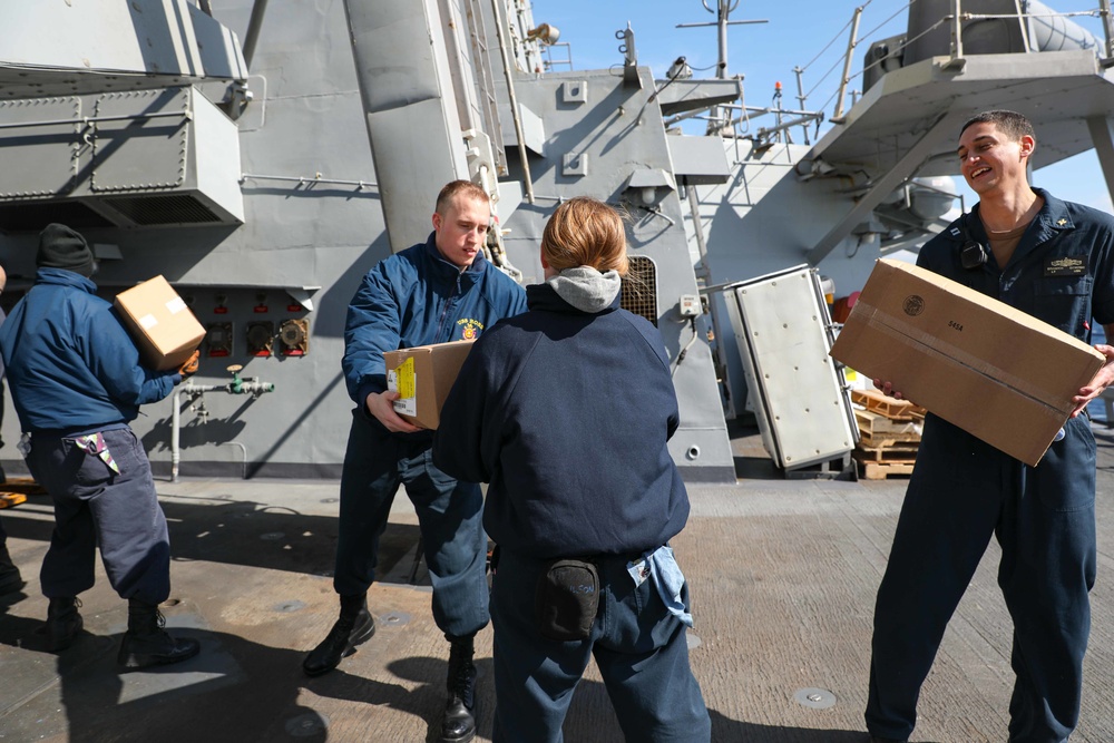 USS Ross replenishes at sea with USNS Robert E. Peary