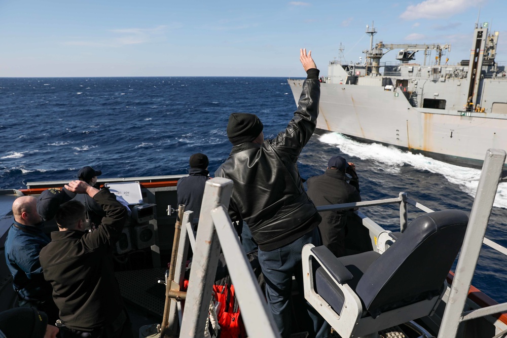 DVIDS - Images - USS Ross replenishes at sea with USNS Robert E. Peary ...