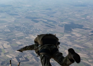 Military Free Fall with Polish Allies