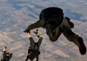Military Free Fall with Polish Allies