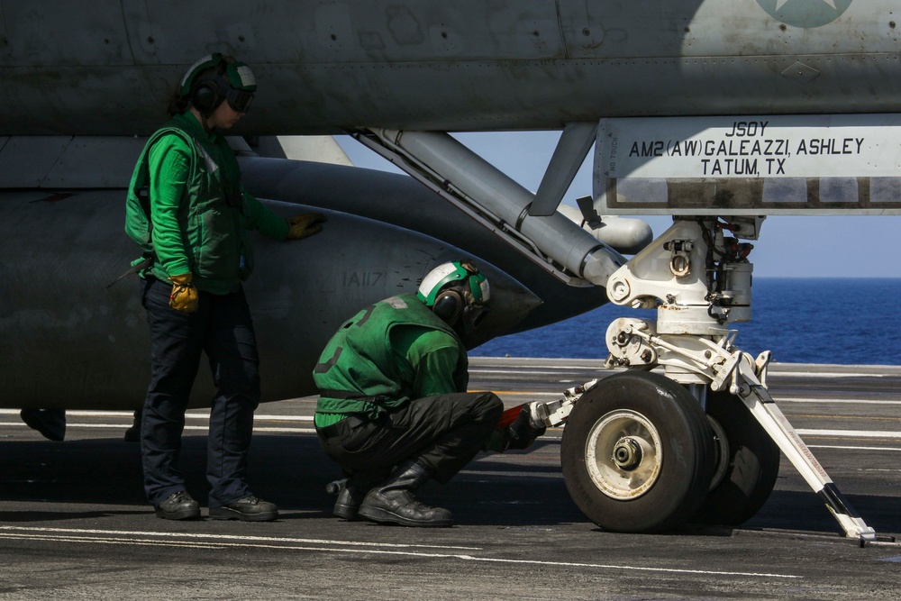 Abraham Lincoln conducts flight operations