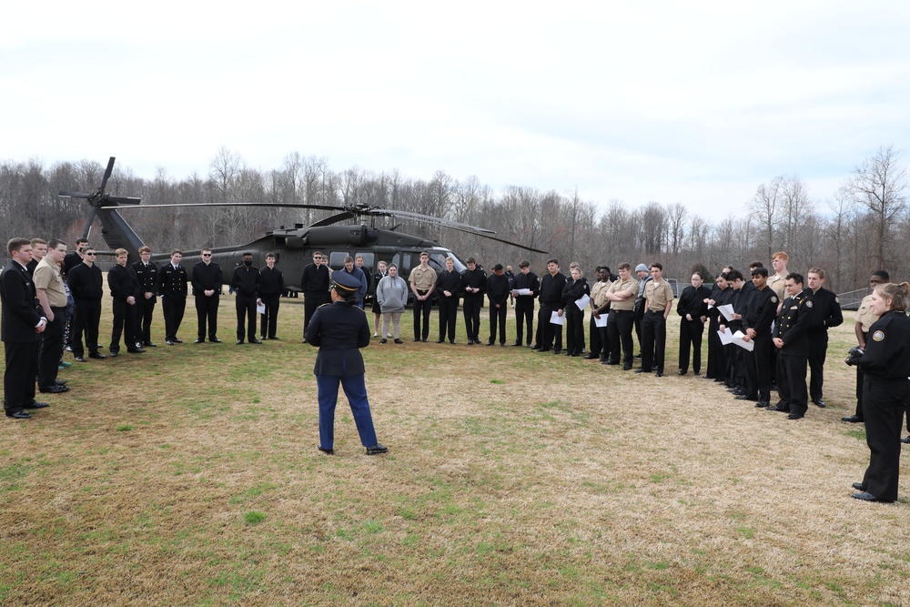 MDARNG Displays Aircraft to Huntingtown HS Cadets